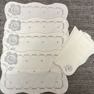 Elegant Cream Table Linens Set